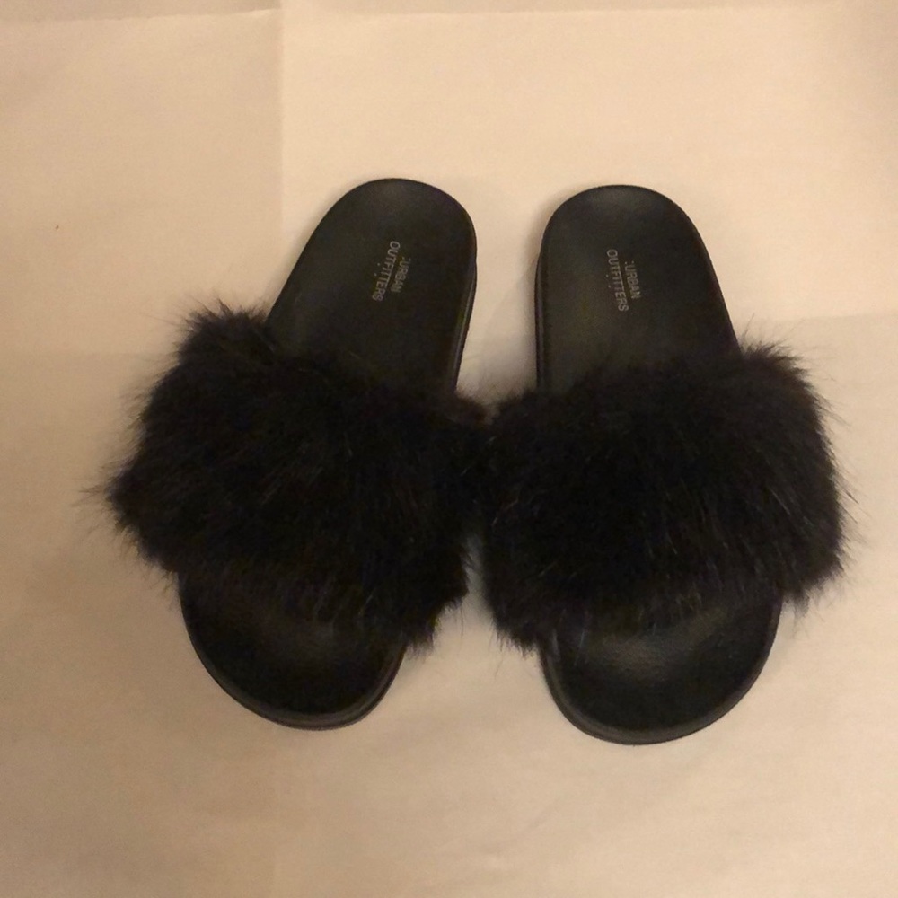 urban outfitters fur slides. black size 6